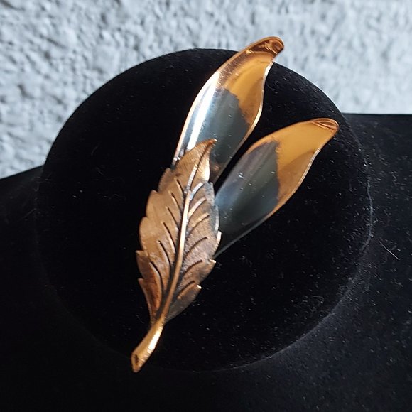 Vintage Copper Toned Fall Leaves Brooch - Picture 2 of 4